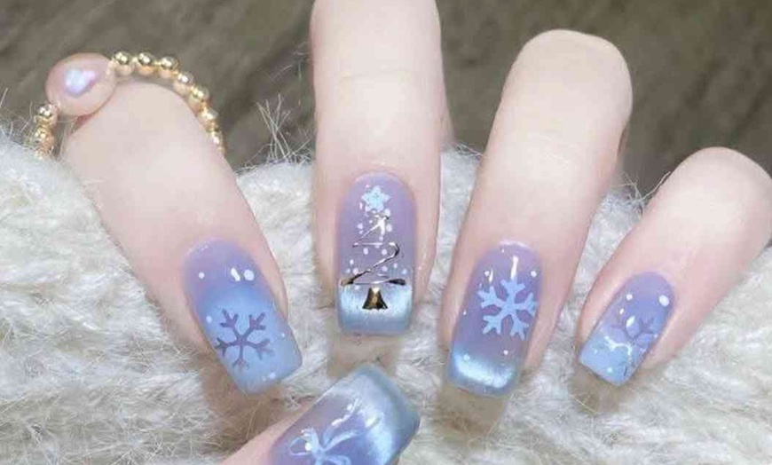 Image 4:  Choose from Manicure or Eye Color/ Gel Shellac Change