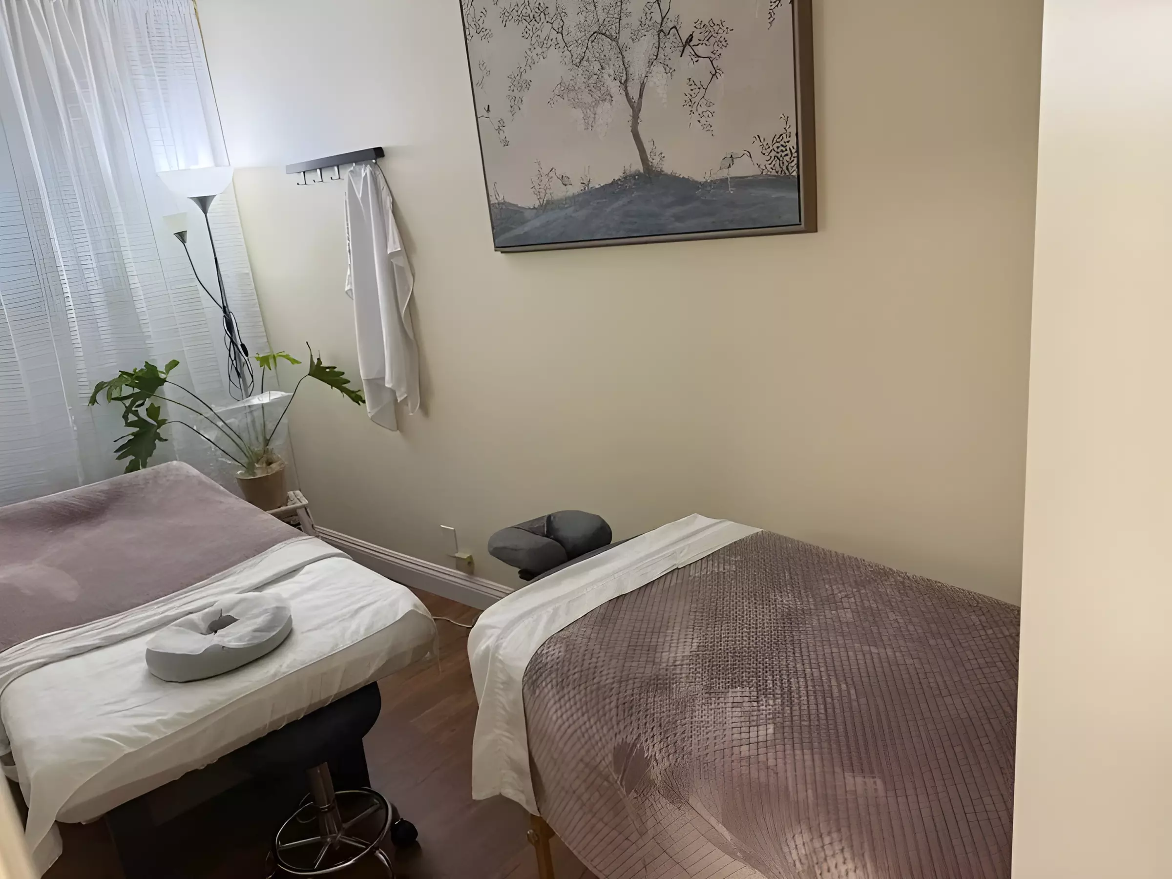 60, 90, or 120-Minutes Facials or Hydrafacial w/w/o Headspa Treatment