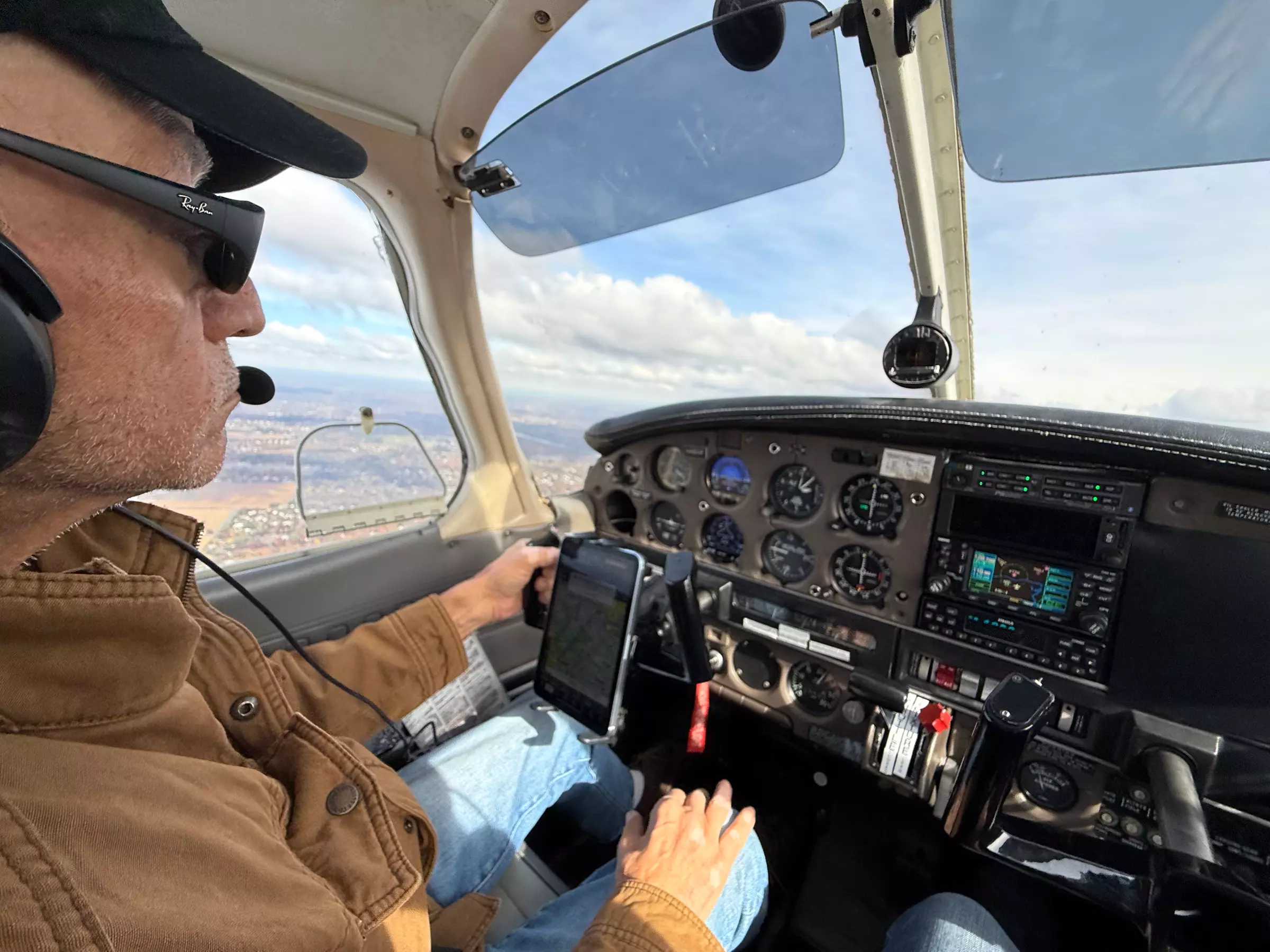 Hands-On Flying Lessons & Scenic Philadelphia Tours