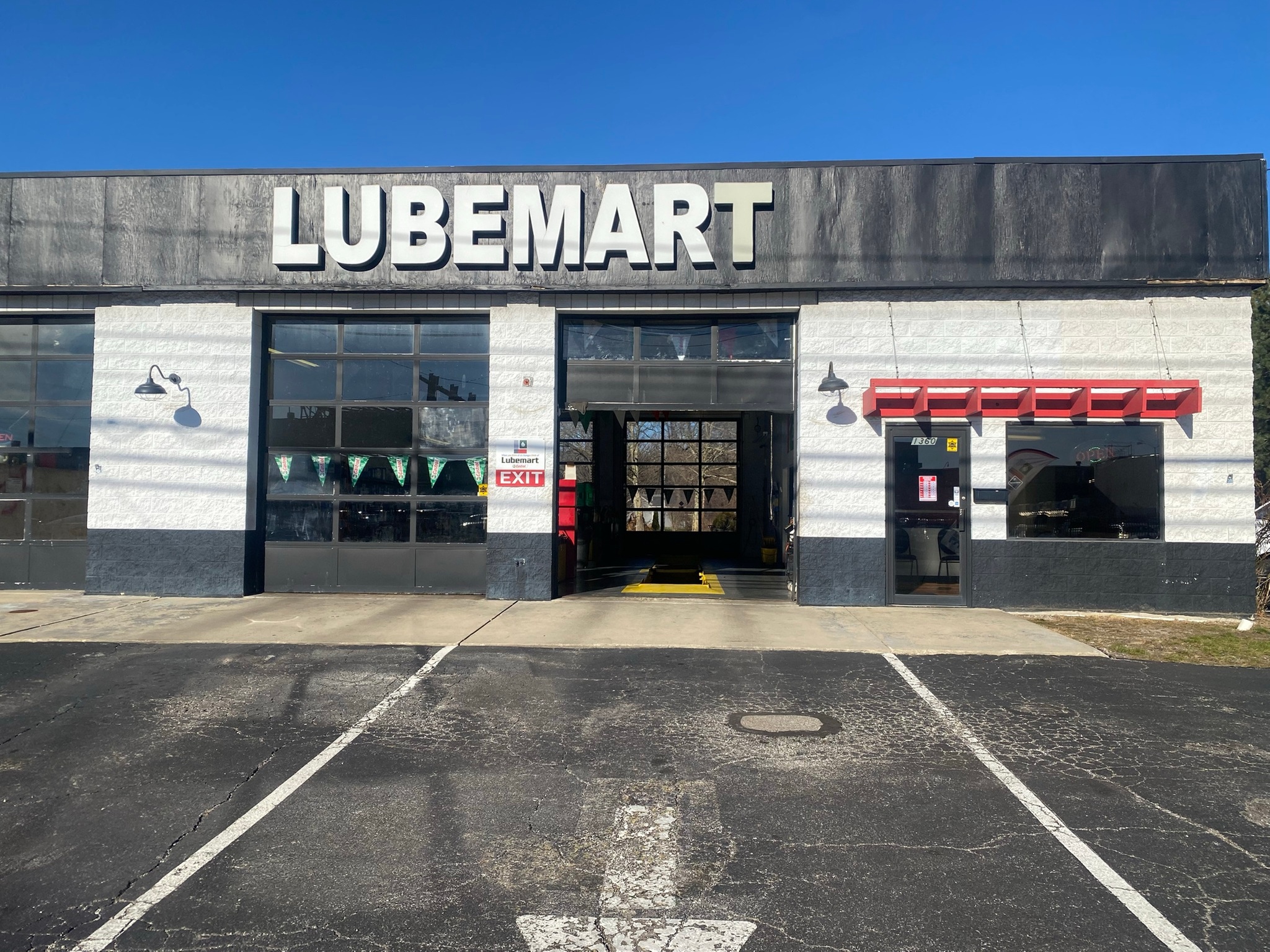 Up to 25% Off on Oil Change - Full Service at Lube Mart - Primary Image