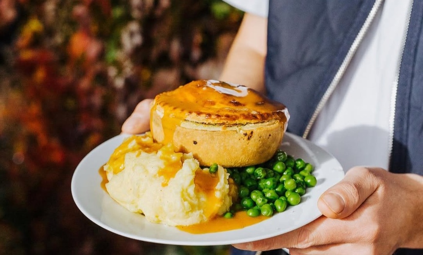 Image 3: 1 oder 2x British Pie Sorte oder Menü nach Wahl mitten in Berlin