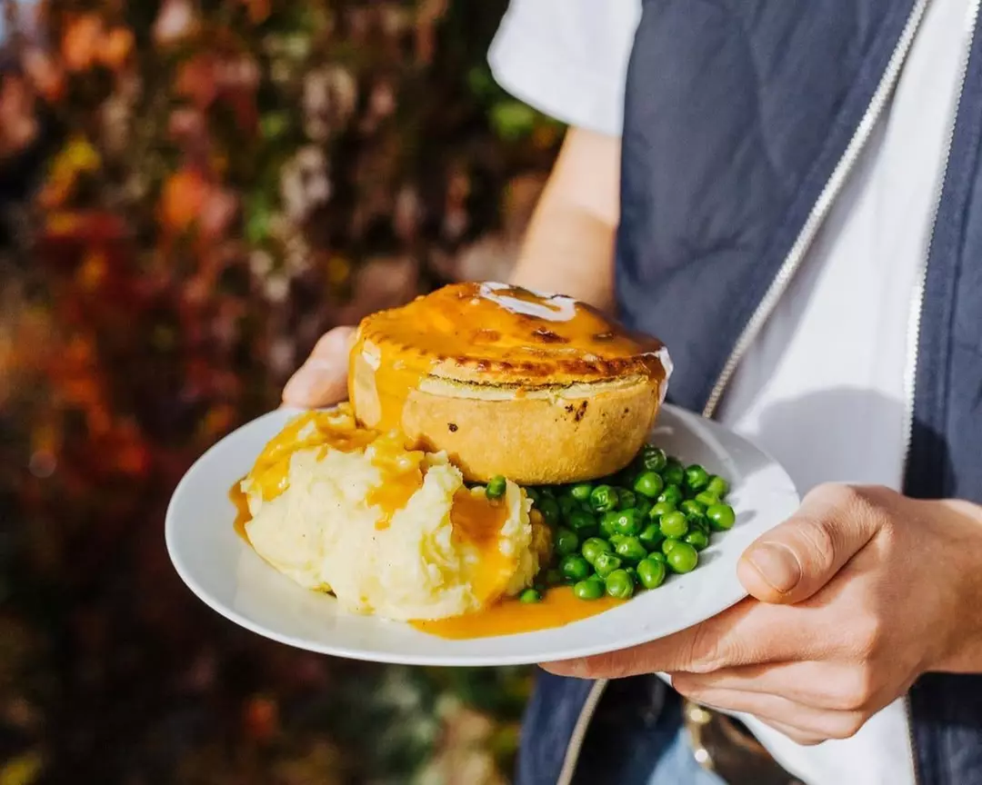 1 oder 2x British Pie Sorte oder Menü nach Wahl mitten in Berlin