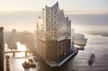 Für 1 Person: Große Hafenrundfahrt und Speicherstadt & HafenCity