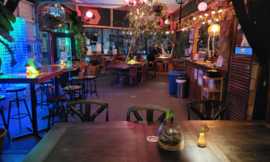 Image 3: Discover Unique Mead Tastings & Flights - Over 20 Rotating Varieties