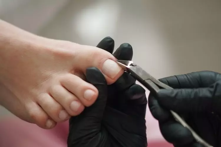 45-60 Min. Professionelle Fußpflege, optional mit Lack, für 1 Person (bis zu 42% sparen) - Primary Image