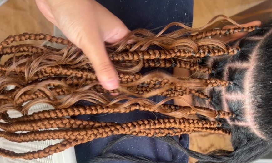 Image 6: Transform Your Look with Stylish Knotless or Box Braids