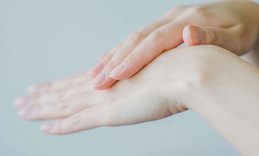 Image 1: Soin des mains ou pieds chez Institut Jenna