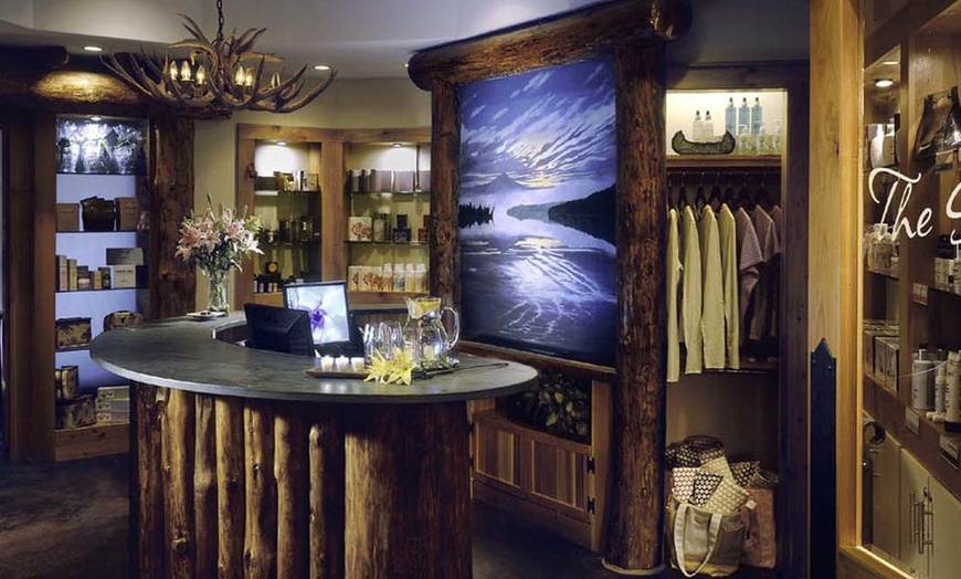 Image 3: Elevate Your Well-being w/ Swedish or Couples Massage 