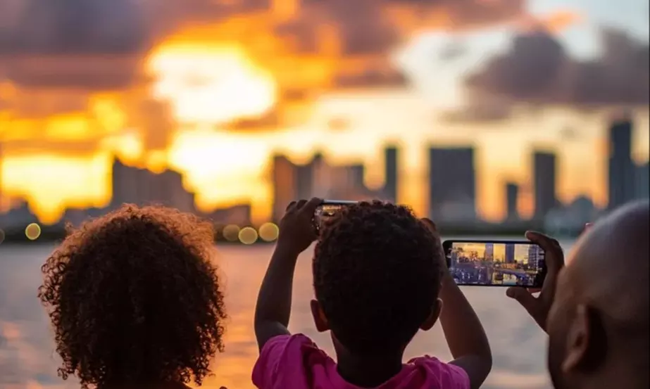 Enjoy a Scenic NYC Evening Cruise with Iconic Views During Sunset