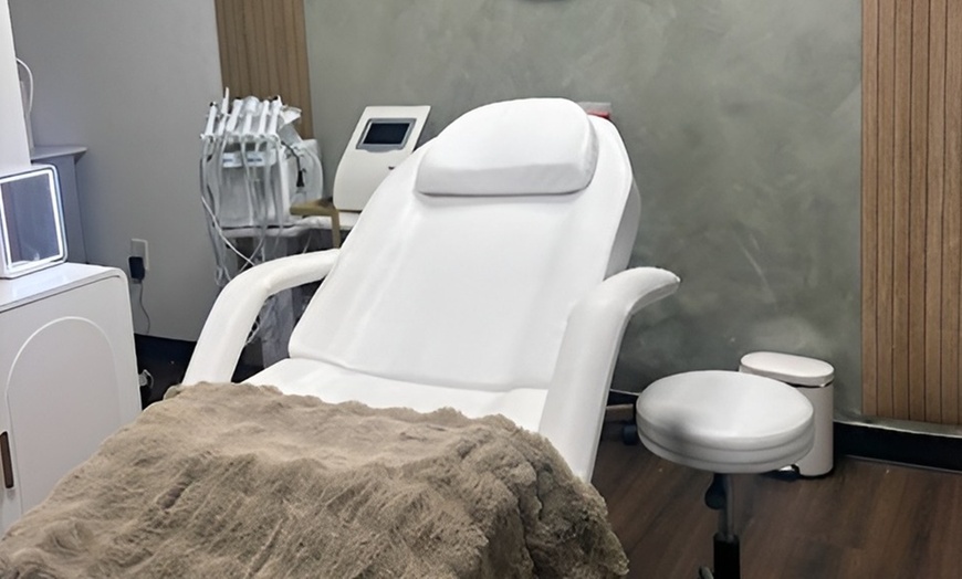 Image 1: Relax with 1,3, or 5 Lymphatic Drainage Massages