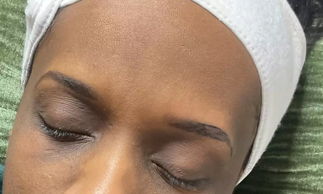 Smooth Finish with One Eyebrow / Upper Lip Waxing