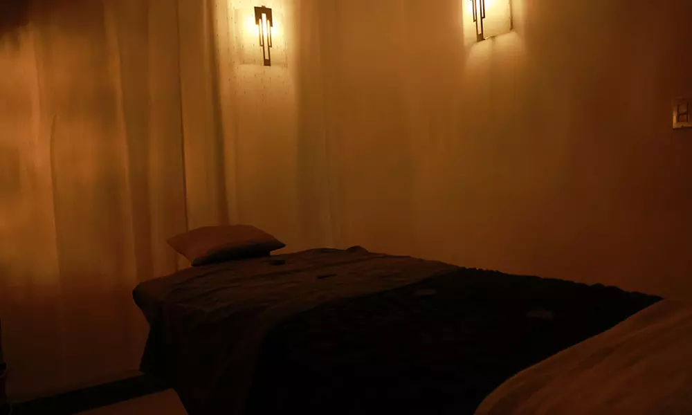 60-minute swedish massage with hot stone and foot massage