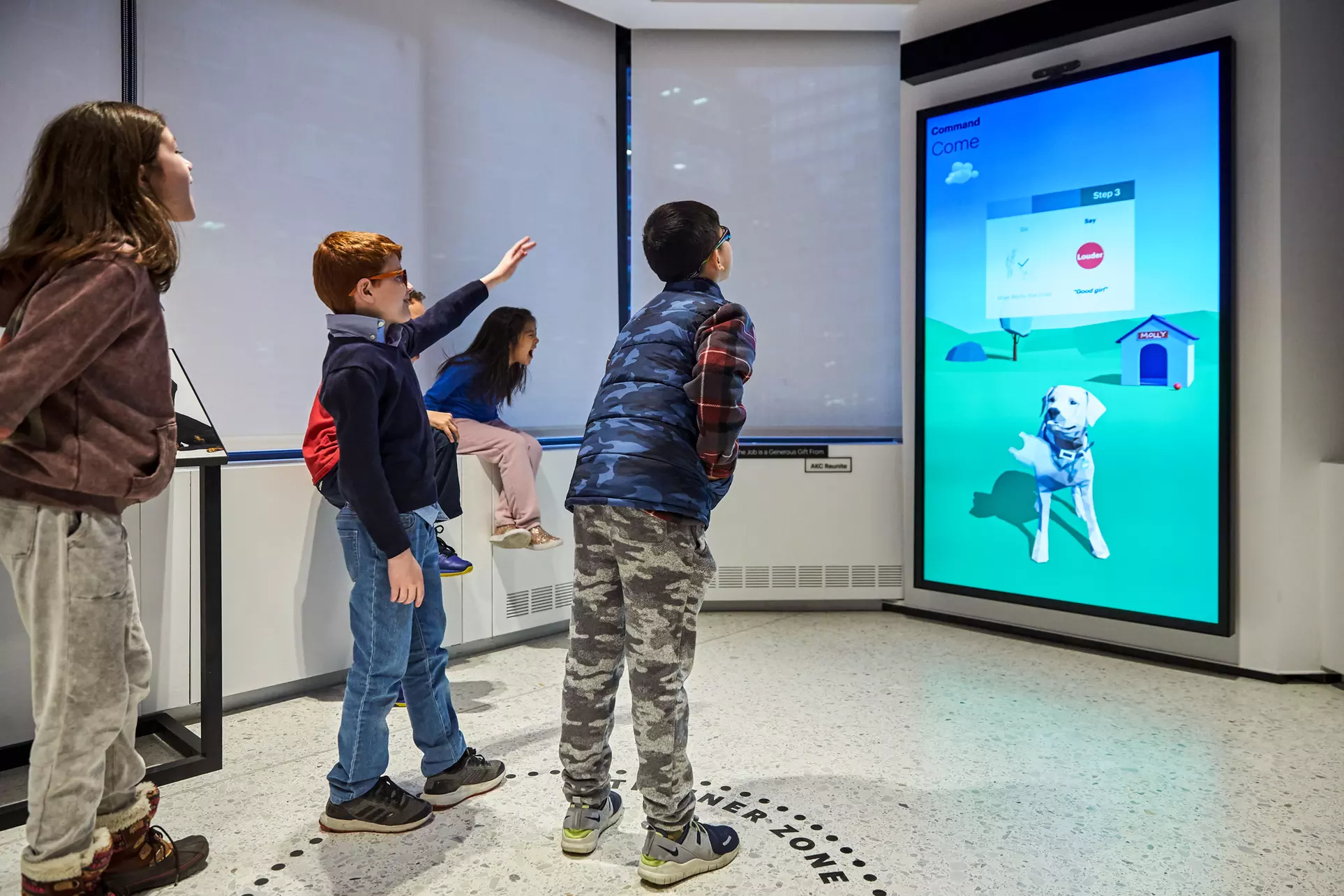 Rotating Exhibits from a 1700-Piece Collection about Human-Canine Bond