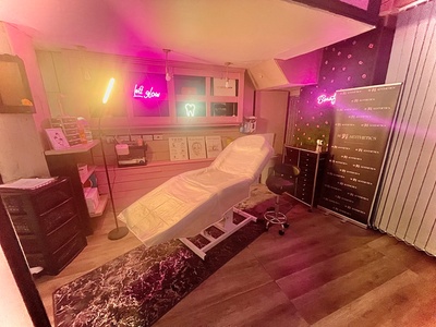 Advanced Deluxe Microneedling with LED - Face - Aura Skin Studio