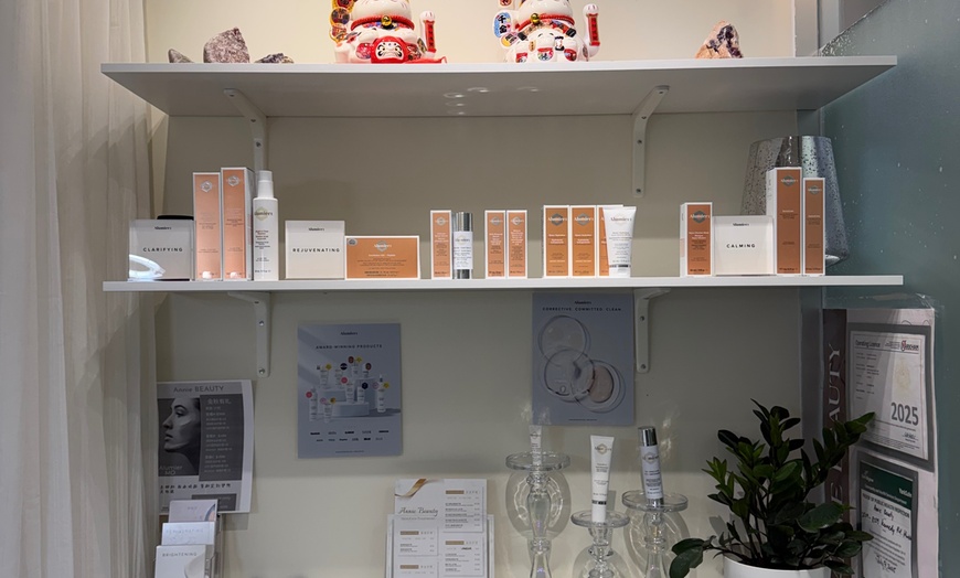 Image 5: One or Package of 100 Units of Wrinkle-Reducing Injections
