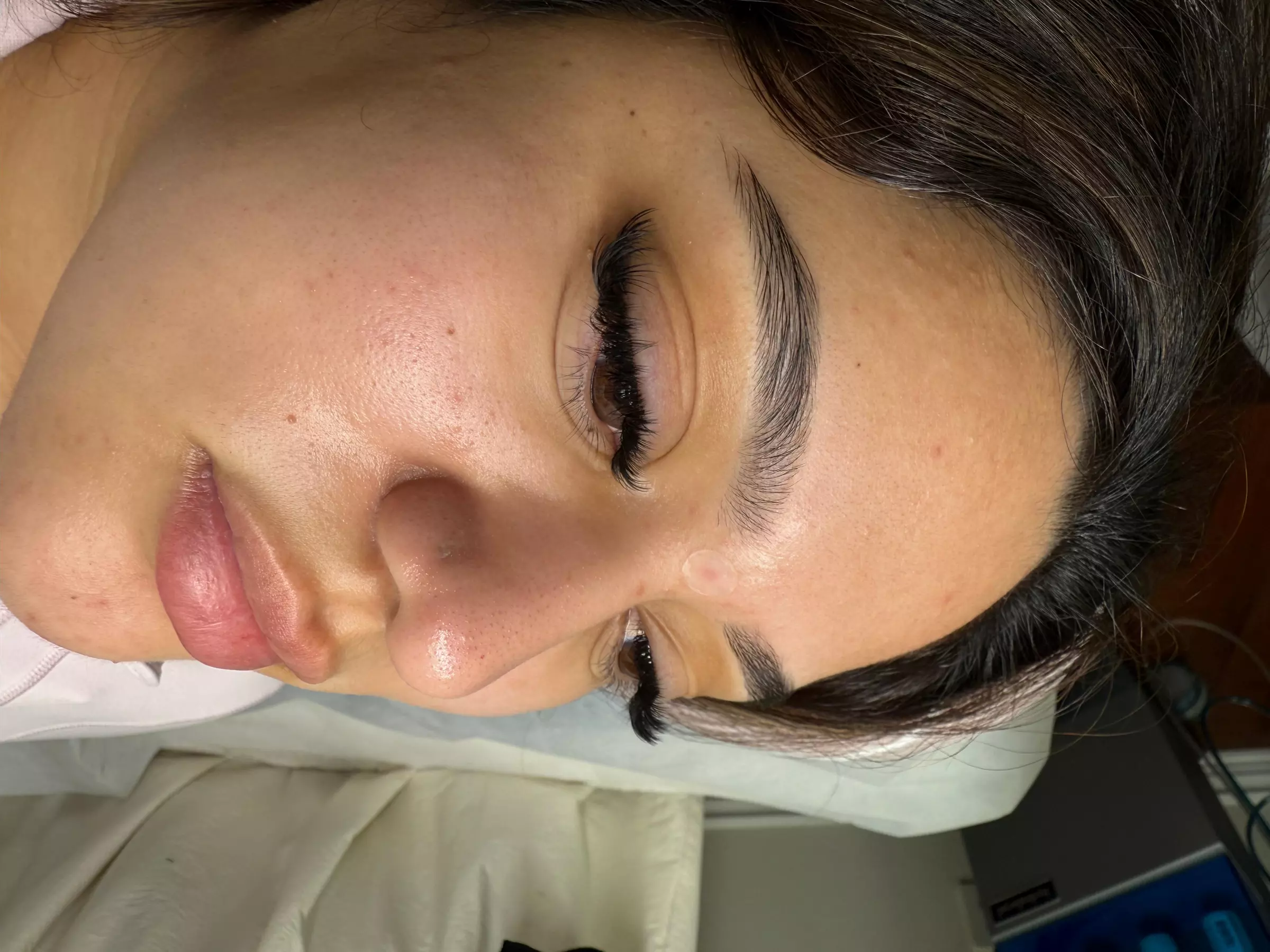 Get gorgeous with CC Salon and Spa's eyelash extensions up to 49% off.