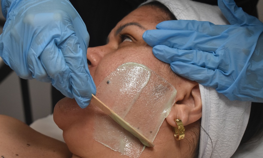 Image 2: Up to 25% Off on  at Rennova Aesthetic Clinic