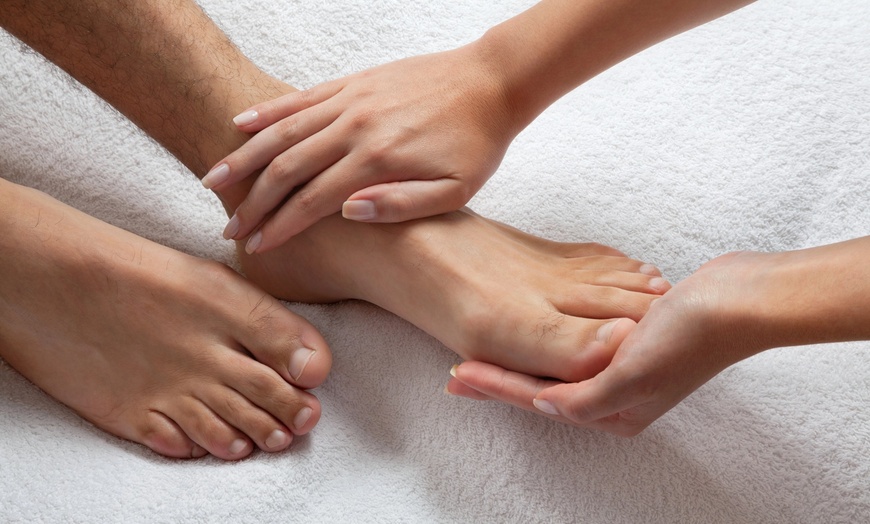 Image 2: 60 or 90-Min Massage or 60-Min Couples Massage for Relaxation