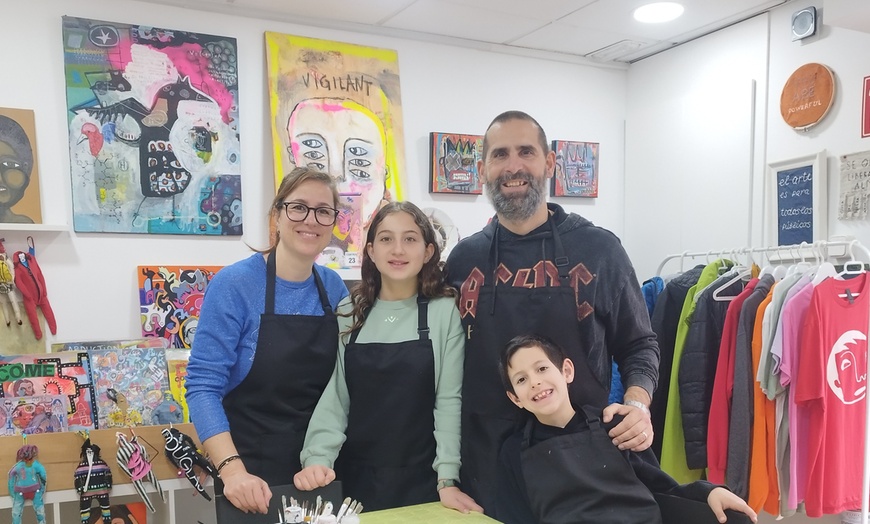 Image 2: Arte y desayuno con amigos: taller de pintura creativa de 2h con desayuno y materiales incluidos para 1, 2 o 4 personas