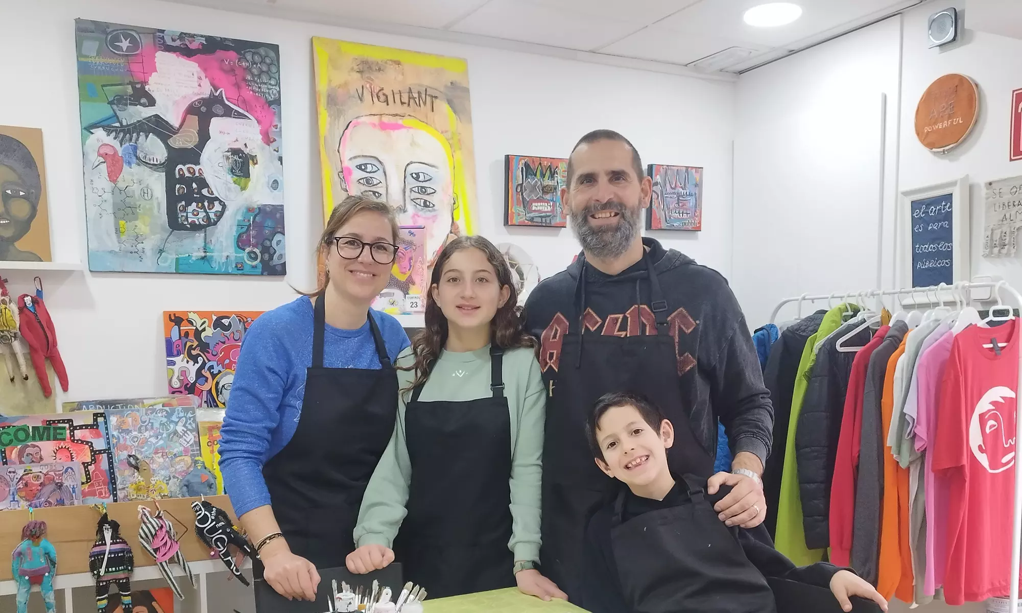 Arte y desayuno con amigos: taller de pintura creativa de 2h con desayuno y materiales incluidos para 1, 2 o 4 personas