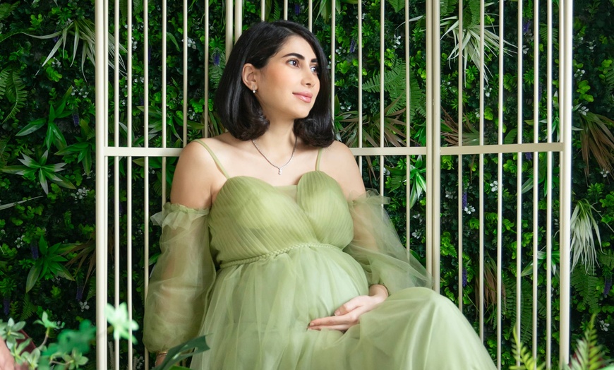 Image 1: Celebrate the Glow of Motherhood with 1-Hour Maternity Photoshoot