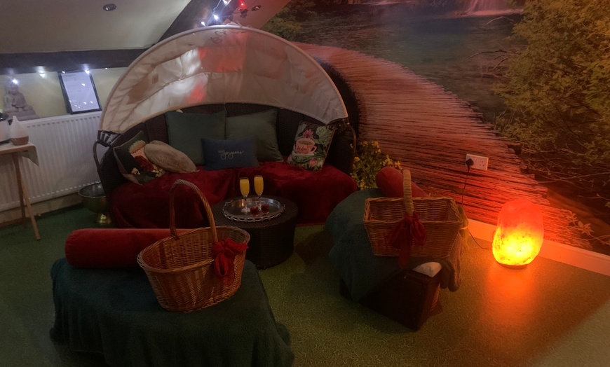 Image 4: Swedish, Volcanic Hot Stones, Aromatherapy, Cocoa Butter and More!

