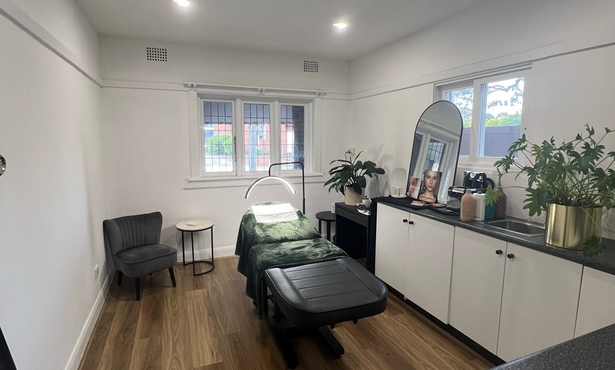 Image 4: Experience the Shugaosha Way — Gentle Japanese Facial Realignment