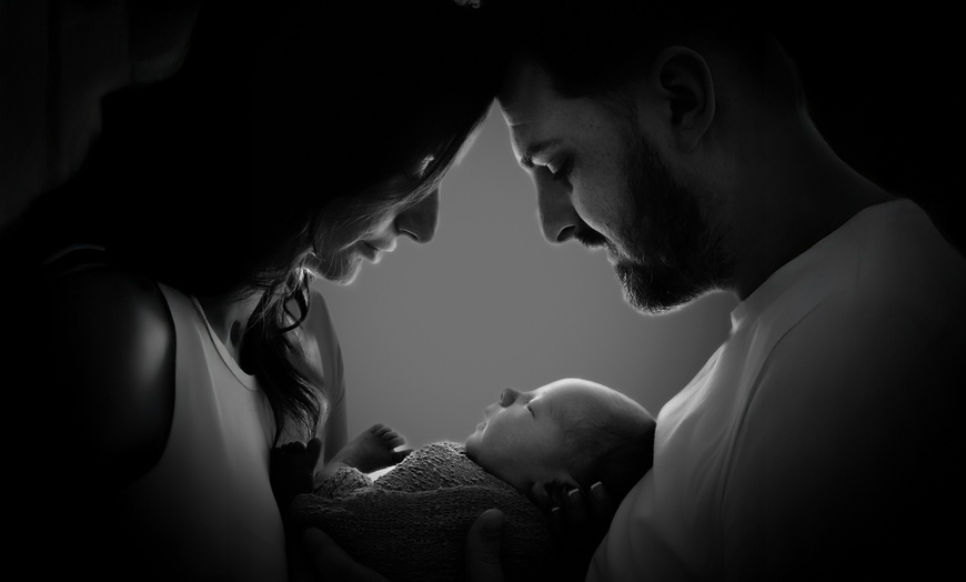 Image 5: Newborn Photoshoot With Prints