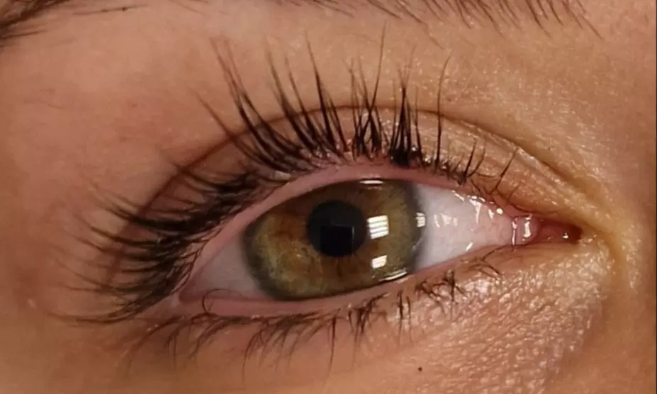 Rehaussement de cils, teinture et soin en option