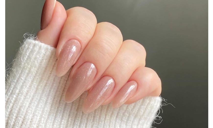 Image 3: Maniküre und / oder Pediküre mit Peeling und Getränk für 1 Person