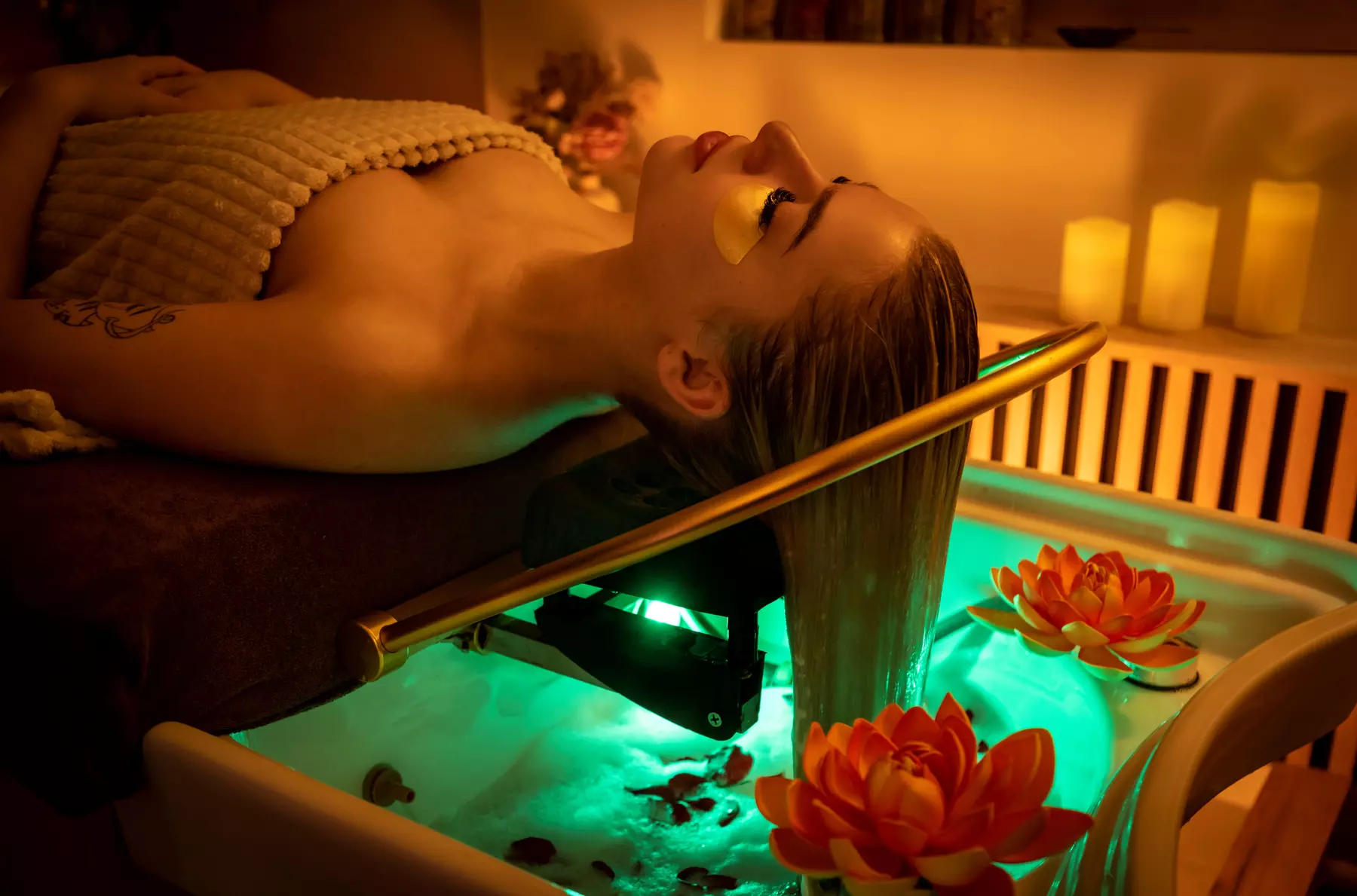 Zanurz się w spokoju: relaksujący rytuał Head Spa z masażem i pielęgnacją w Slow Flow Studio (do -30%) - Primary Image