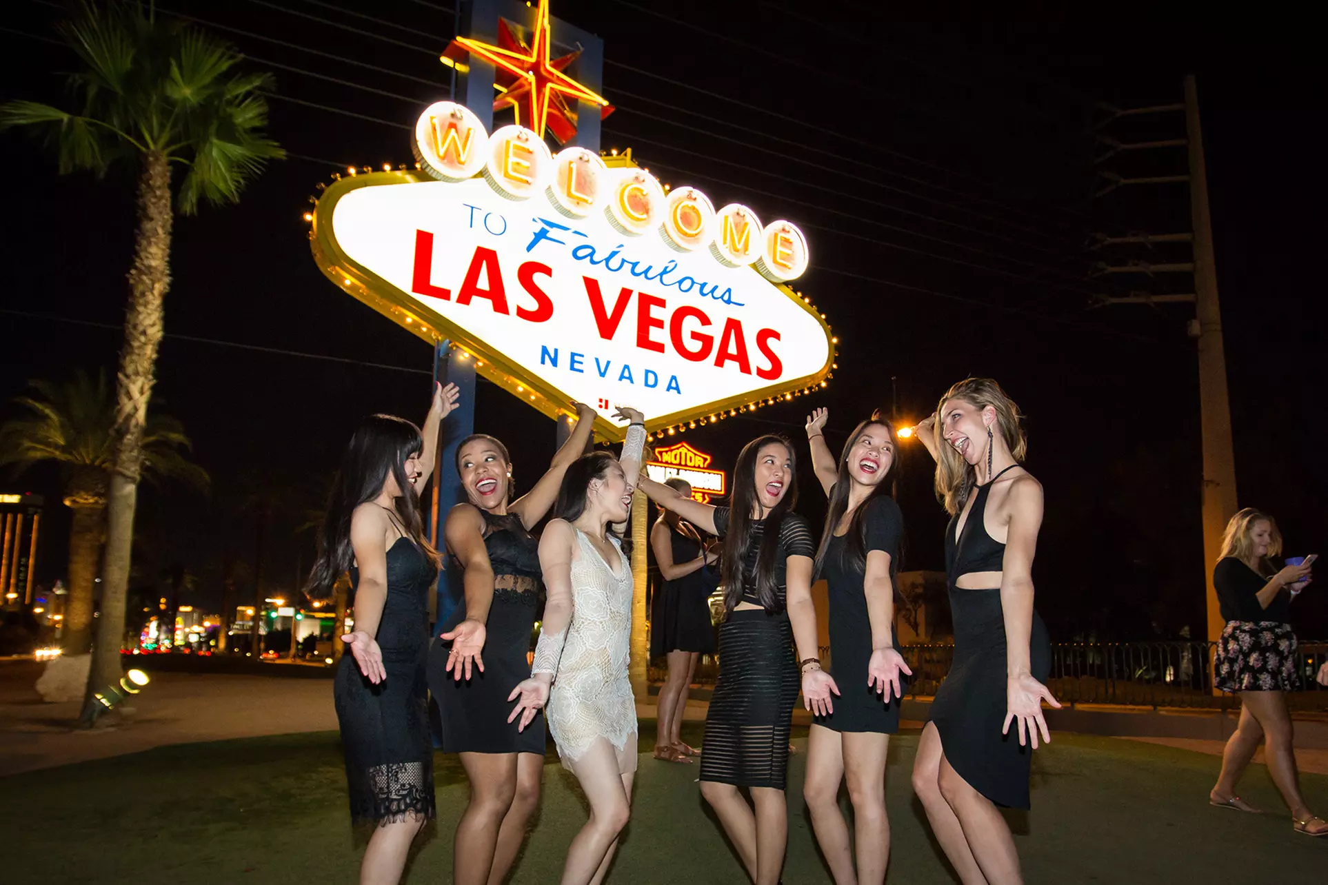 Discover the Exciting Las Vegas Tour for One, Two, or Four People at Club Tour Vegas (Up to 64%Off) - Second Medium