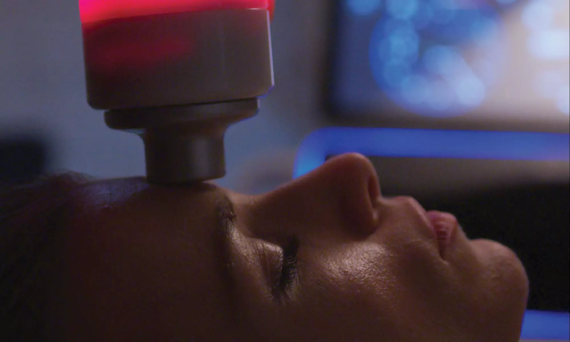 Zabieg Cryo T-Shock na twarz i szyję dla ujędrnienia i odmłodzenia