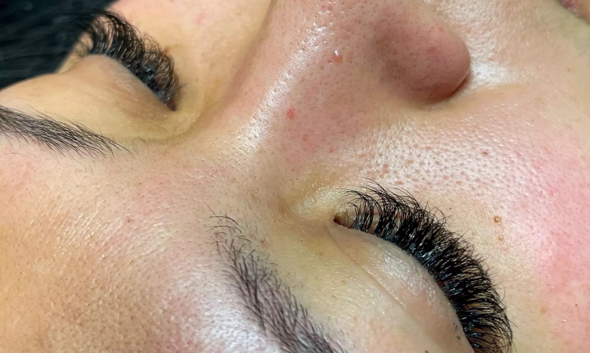 Sesión de extensiones de pestañas con opción a retoque