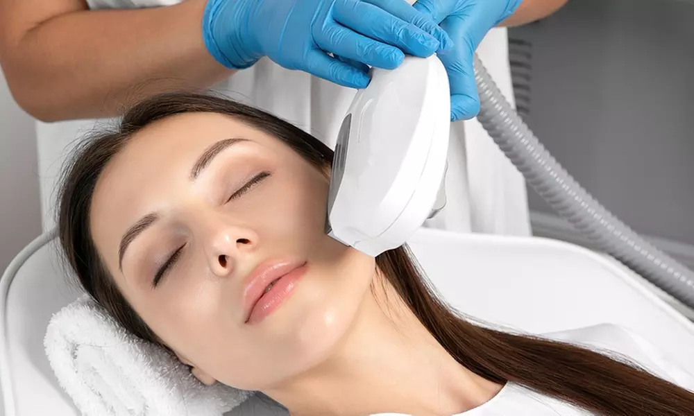 1, 3 ou 5 séances soin visage IPL anti-acné ou anti-âge (30 min)