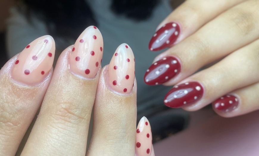 Image 1: 1 sesión de manicura y/o pedicura 