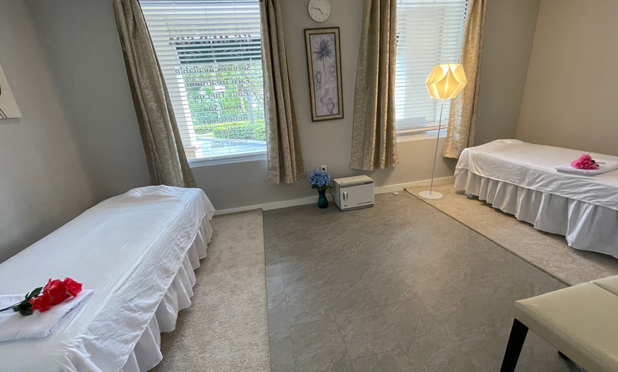 Image 9: Couples Massage Near the Beach Under Expert Therapists in Naples, FL