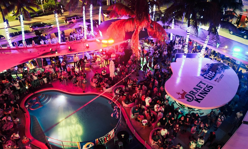 Image 5: Experience South Beach Nightlife on a Party Bus Tour