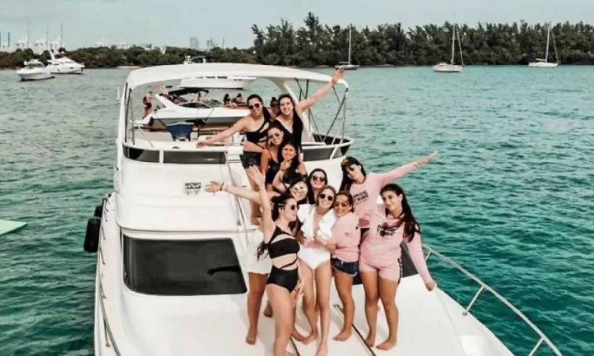 Bella Boats Yacht Charter – Miami Bay Area Cruises