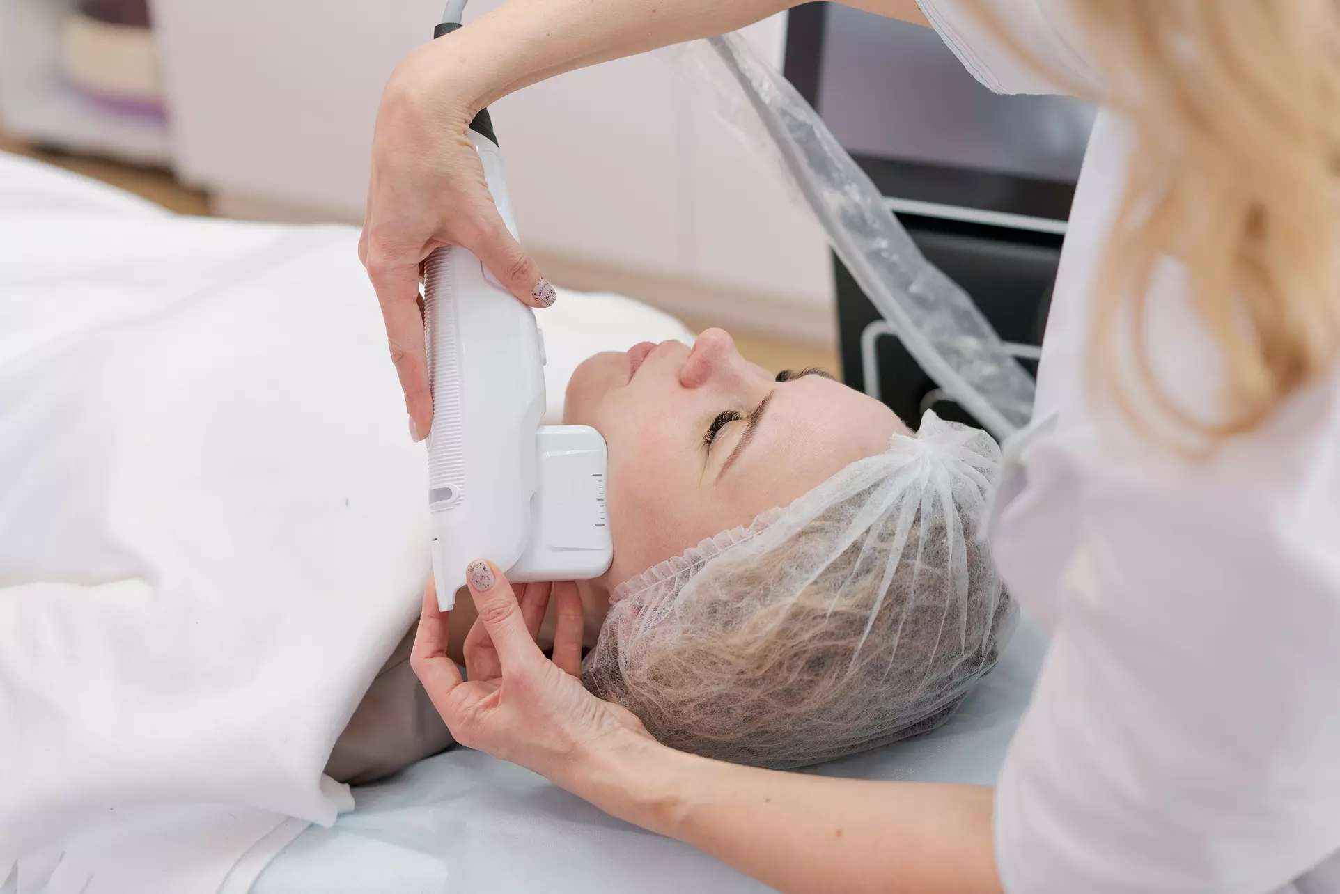 Skin Tightening & Lifting with Advanced Non-Surgical HIFU Facelift