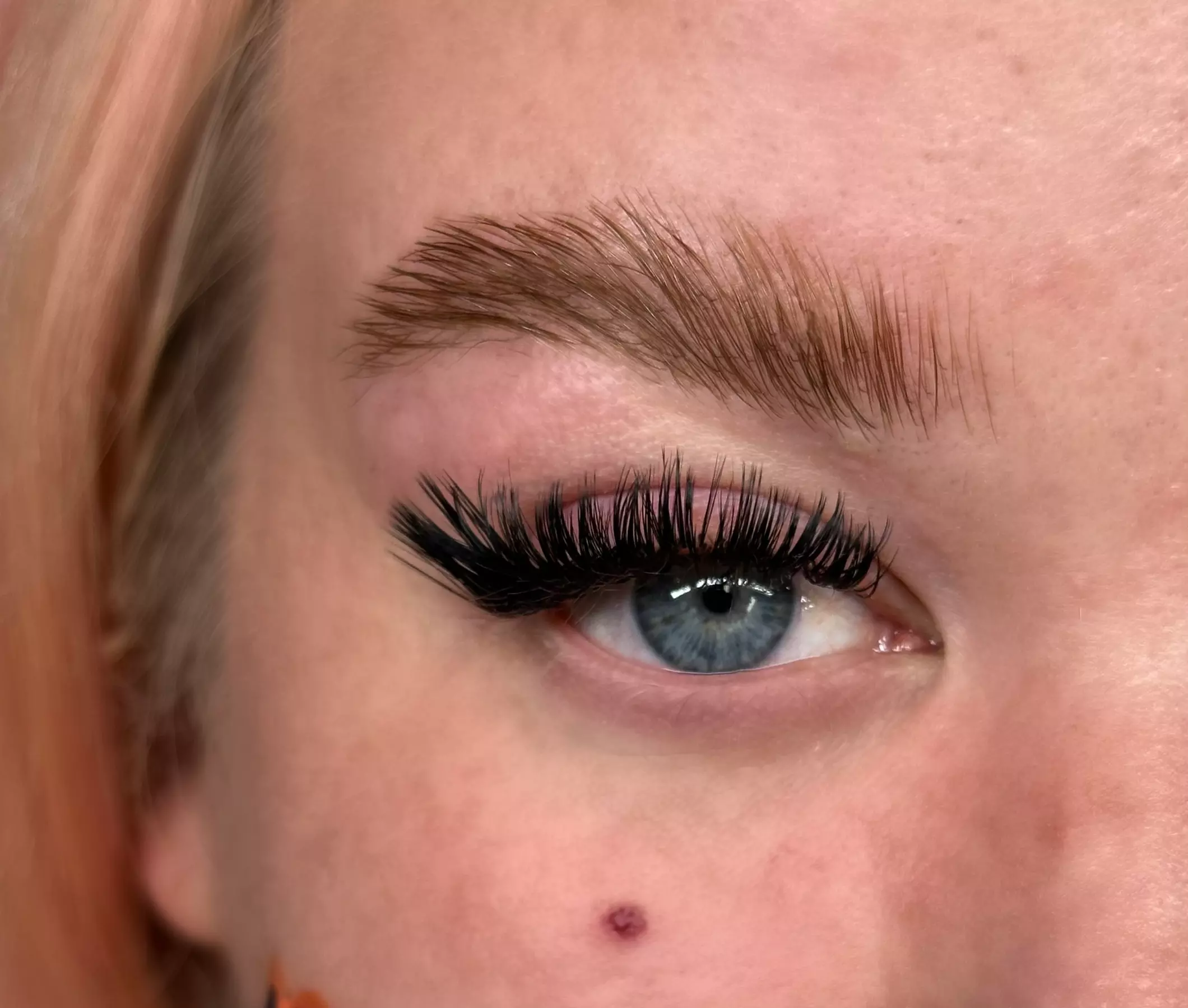 Get Classic, Hybrid, Volume ,or Mega Volume Eyelash Extensions