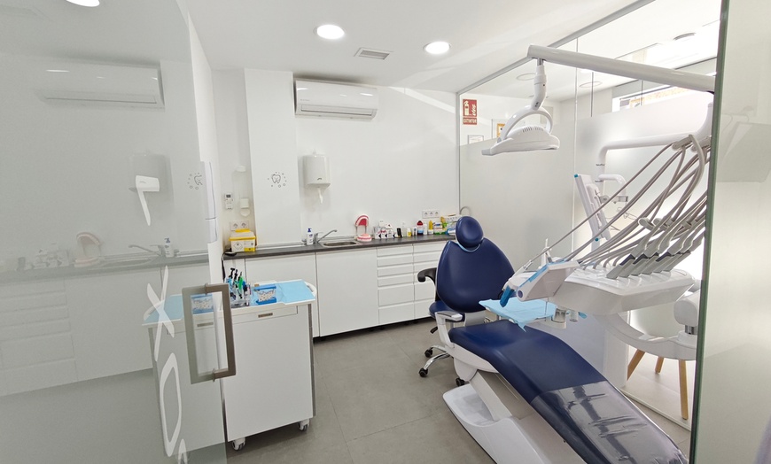 Image 2: Hasta 67% de dto. en Limpieza dental en J & N DENT