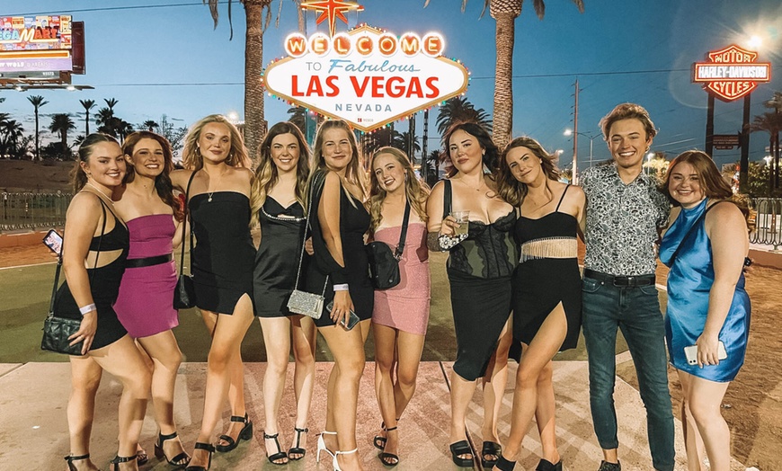 Image 7: VIP Vegas Club Crawl for One with Express Entry & Party Games!