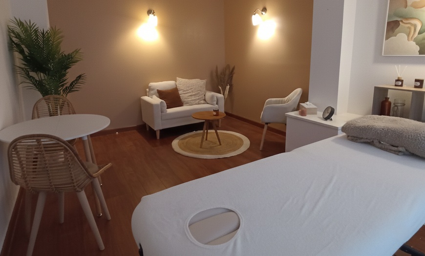 Image 3: Séance de découverte de réflexologie (plantaire, palmaire ou faciale)