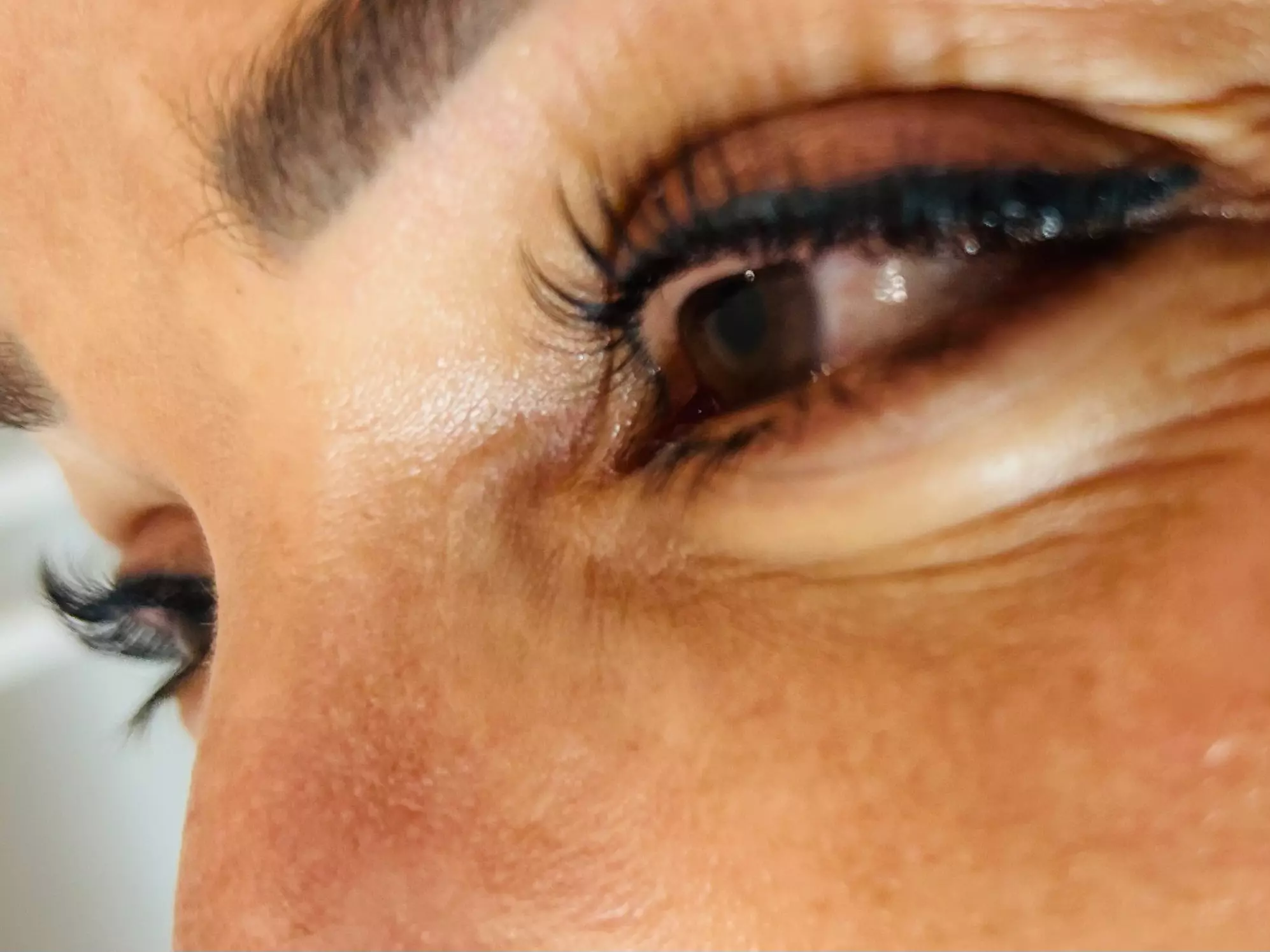 Rehaussement de cils avec teinture et extension de cils