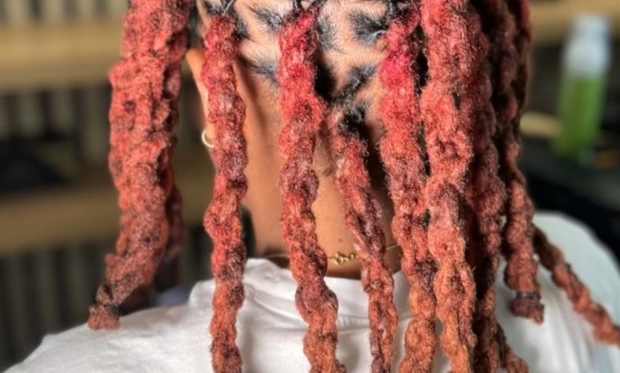 Image 5: Coiffures afro stylées et soins complets chez LM Beauty à Rouen