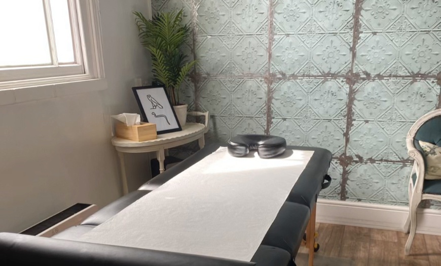 Image 2: Feel Amazing: Deep Tissue Massages Up to 50% Off!