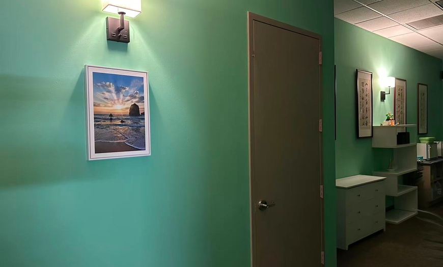 Image 9: One 60 or 90-Minute Couples Massage Experience