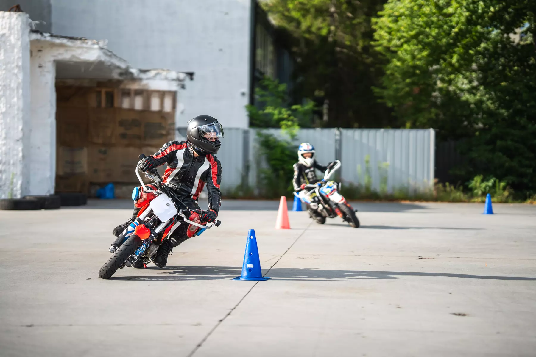 Poczuj adrenalinę: Jazda na pitbike pod okiem trenera