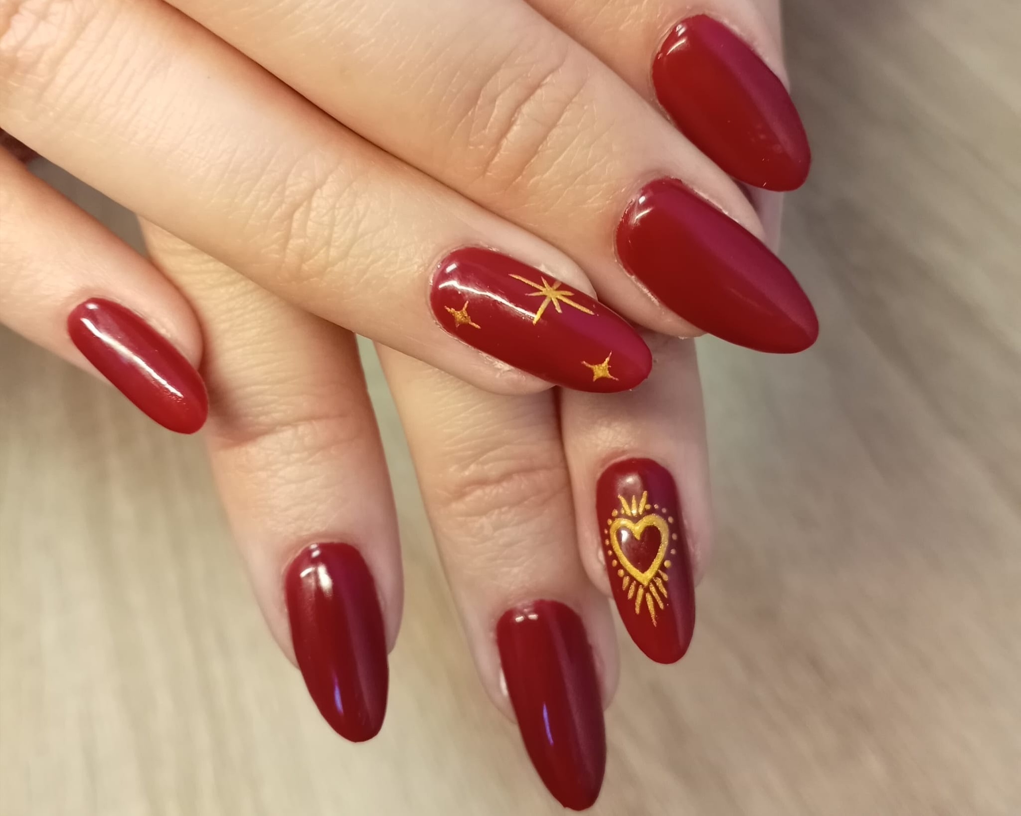 Rallongement gel ou gainage couleur à Perpignan avec Claire Onglerie